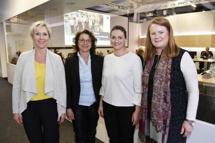 Gruppenbild mit Digitalministerin Judith Gerlach beim IHK-Arbeitskreis Frauen