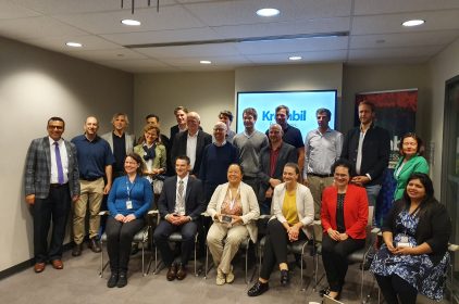 Die bayerische Delegation ist zu Gast im Krembil Research Institute in Toronto, um sich über wissenschaftliche Forschung mithilfe Künstlicher Intelligenz auszutauschen.