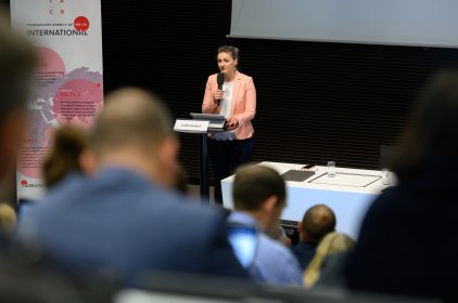 Digitalministerin Judith Gerlach, MdL, eröffnet in Prag die Konferenz für Künstliche Intelligenz. <br />
