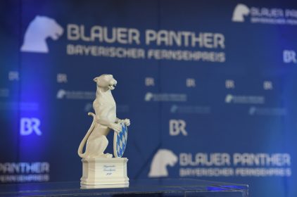 Porzellanfigur Blauer Panther beim Bayerischen Fernsehpreis