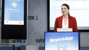 Digitalministerin Judith Gerlach bei der Pressekonferenz zur BayernApp
