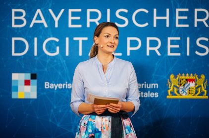 Digitalministerin Judith Gerlach verleiht den 1. Bayerischen Digitalpreis B.DiGiTAL in Schloss Nymphenburg