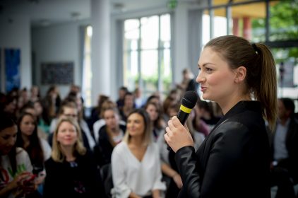 Digitalministerin Judith Gerlach, MdL, beim Startschuss für das neue Frauenförderprogramm BayFiD ‚Bayerns Frauen in Digitalberufen‘