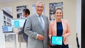 Digitalministerin Judith Gerlach, MdL, bei der Präsentation der IT-Notfallhotline