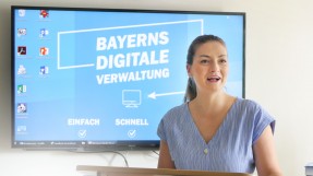 Digitalministerin Judith Gerlach, MdL, beim Termin zum Digitallabor in Aschaffenburg