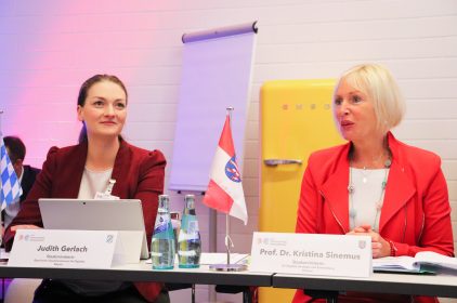 Digitalministerin Judith Gerlach, MdL, beim ersten D17-Treffen