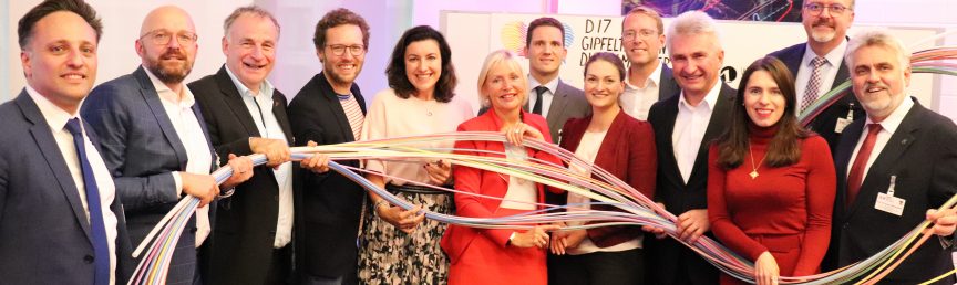 Beim D17-Gipfeltreffen tauschen sich alle deutschen Digitalminister/-innen und Senator/-innen zu den Chancen und Herausforderungen der Digitalisierung aus. Gruppenbild mit Digitalministerin Judith Gerlach.