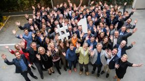 Gruppenbild der Mitarbeiter.innen des Digitalministeriums