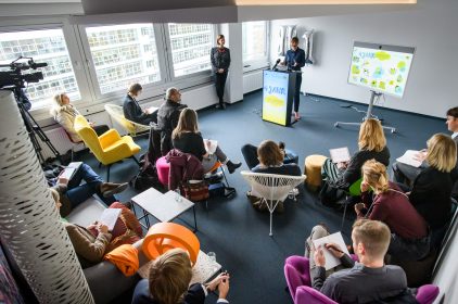 Digitalministerin Gerlach spricht bei der Pressekonferenz zu einem Jahr Digitalministerium