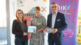 Digitalministerin Gerlach übergibt Förderbescheid an den XR HUB Nürnberg