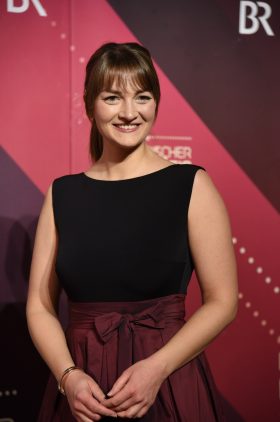 Digitalministerin Judith Gerlach, MdL, freut sich auf die Verleihung des Bayerischen Filmpreises. Das Digitalministerium unterstützt durch den FFF Bayern jedes Jahr zahlreiche Filme bei der Produktion. 