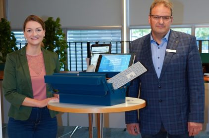 Bayerns Digitalministerin Judith Gerlach, MdL und der Leiter des Innovationsring des Bayerischen Landkreistages und Landrat des Landkreises Bad Tölz-Wolfratshausen, Josef Niedermaier, bei der Vorstellung der Projektergebnisse.