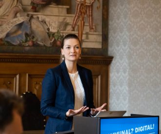 Digitalministerin Gerlach spricht