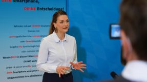 Digitalministerin Gerlach beim Interview