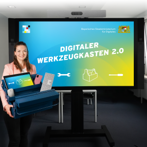Digitalministerin Gerlach hält einen Werkzeugkasten mit digitalen Geräten in der Hand