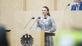 Digitalministerin Gerlach spricht im Bundesrat