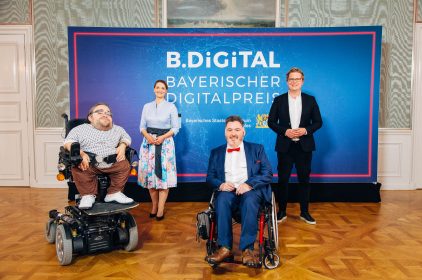 Gruppenbild mit Digitalministerin Gerlach und Jury-Mitgliedern