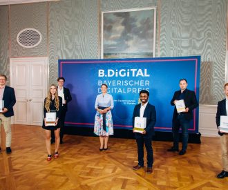 Gruppenbild mit Digitalministerin Gerlach und Preisträger.innen