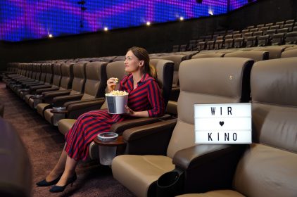 Digitalministerin Gerlach sitzt im Kino