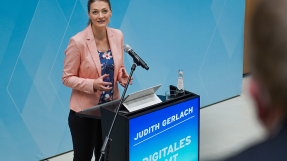 Digitalministerin Gerlach spricht