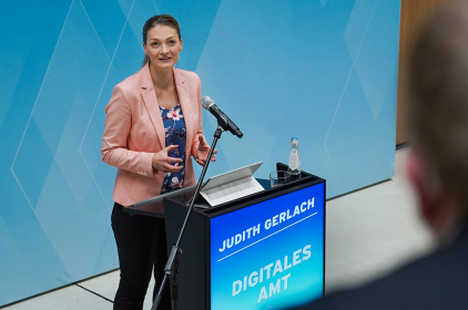 Digitalministerin Gerlach spricht