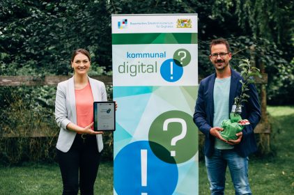 Staatsministerin Judith Gerlach mit Stefan Sommerfeld, dem Mobilitätsmanager der Stadt Kempten