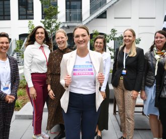 Gruppenbild mit Digitalministerin Gerlach
