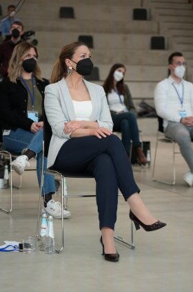 Digitalministerin Gerlach mit Corona-Maske