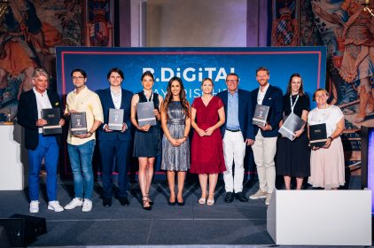 Gruppenbild mit Digitalministerin Gerlach und den Preisträger.innen