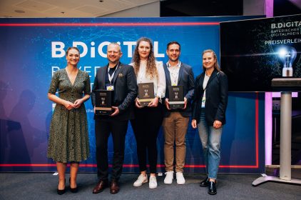 Herzlichen Glückwunsch an die Gewinner des diesjährigen Digitalpreises. Es durften sich das Team der Firma Summ, Andreas Dörr von Dörr Agrar und das Team der Online-Services der Stadt Nürnberg über die Auszeichnung freuen.