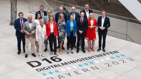 Gruppenbild der Digitalministerinnen und -minister beim D16-Treffen in München.