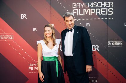 Staatsministerin Judith Gerlach mit Ministerpräsident Dr. Markus Söder auf dem Roten Teppich