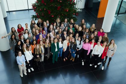 Gruppenbild beim Christmas-Networking mit Workshop bei PWC