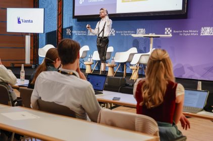 Spannender Pitch von Justin Scholz, CEO und Gründer von Phelas, einem Energie-Startup, im Rahmen unseres Fachpanels auf dem Gründerfestival. Die Bayerische Staatsregierung ist zuverlässiger Partner für alle Startups, Gründer und Unternehmerinnen mit innovativen Ideen. 