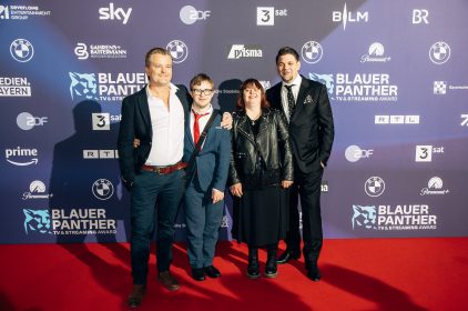 André Dietz und Tim Mälzer gewinnen mit der Sendung "Zum Schwarzwälder Hirsch" den Preis für das beste Entertainment.